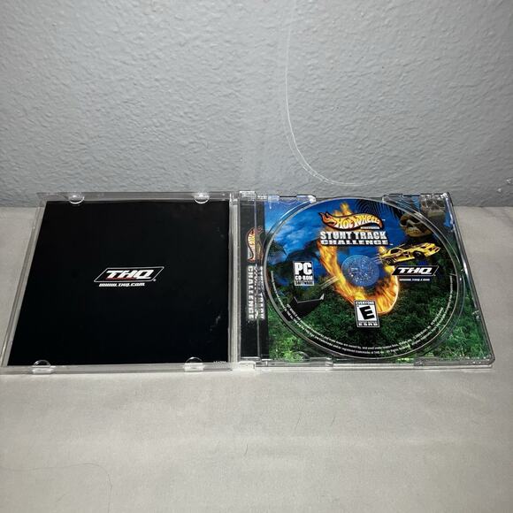 Pc Game Used Hot Wheels Stunt Track Challenge Windows Mattel Computer Game 2004 - Picture 3 of 4
